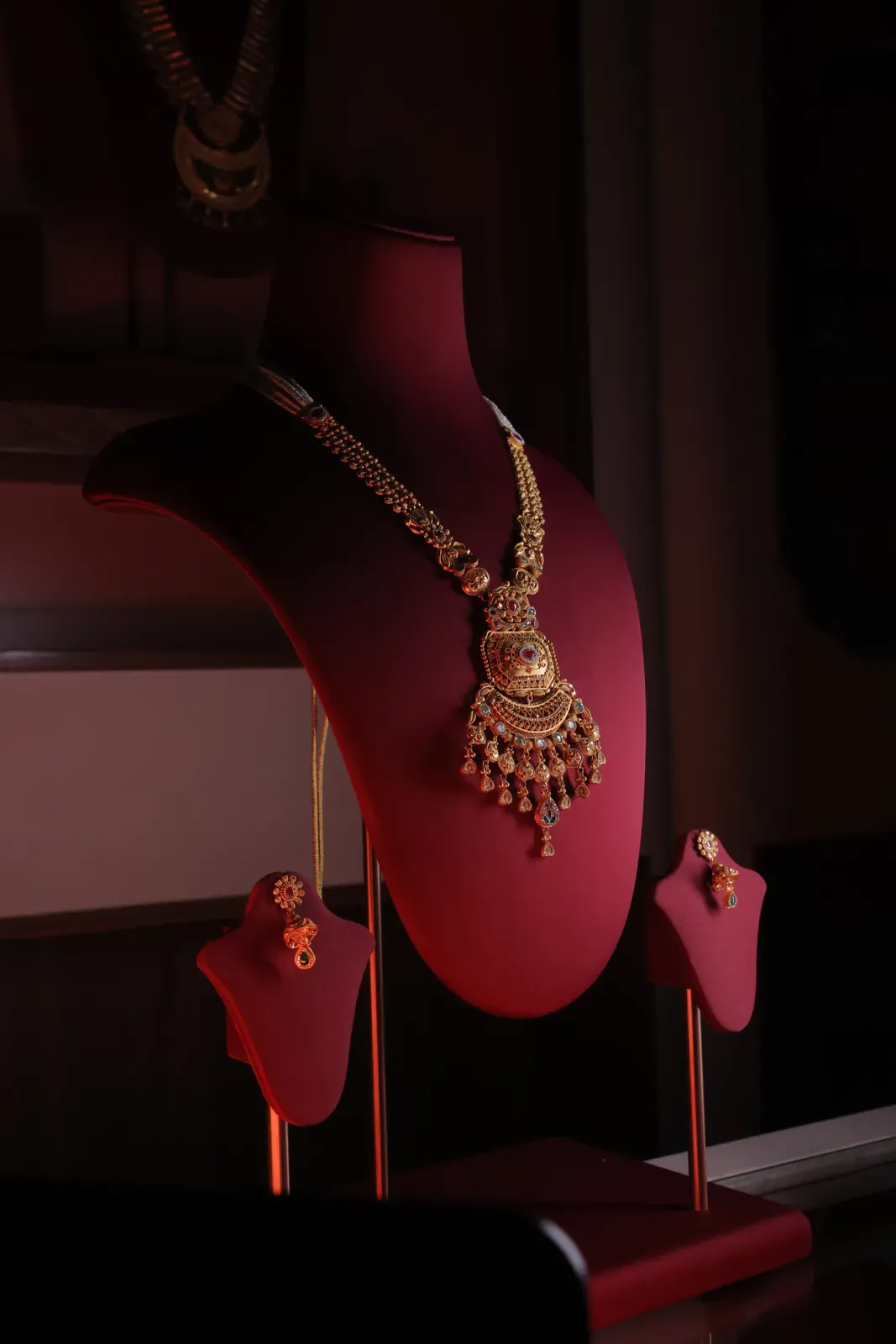 Rani haar with kundan pendant on a velvet bust